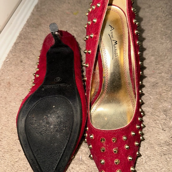 Red sued heels with gold studs size 8 never worn - Picture 3 of 5